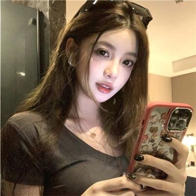 蓝色牛仔裤芬兰小姐